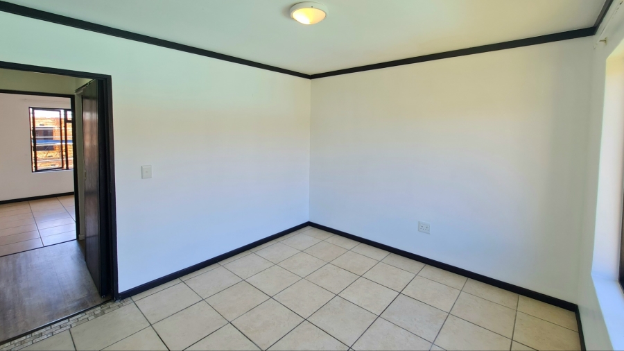 2 Bedroom Property for Sale in Bowtie Western Cape